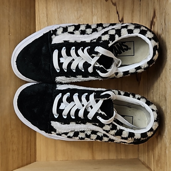 Vans Unisex Old Skool Sherpa Sneakers in Black/Checkerboard - Picture 7 of 9